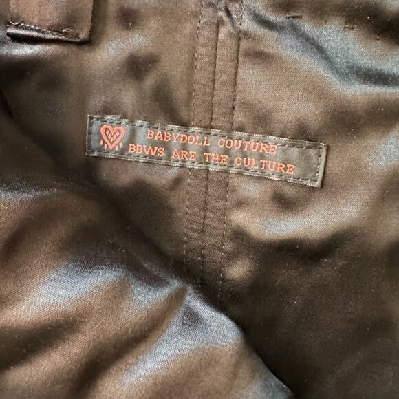 Gorgeous 3X custom made ball gown black satin and floral lace details. - Picture 7 of 11